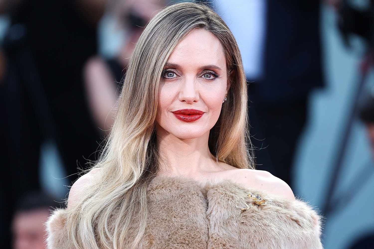 Chẳng ai muốn tin đây là Angelina Jolie- Ảnh 1.