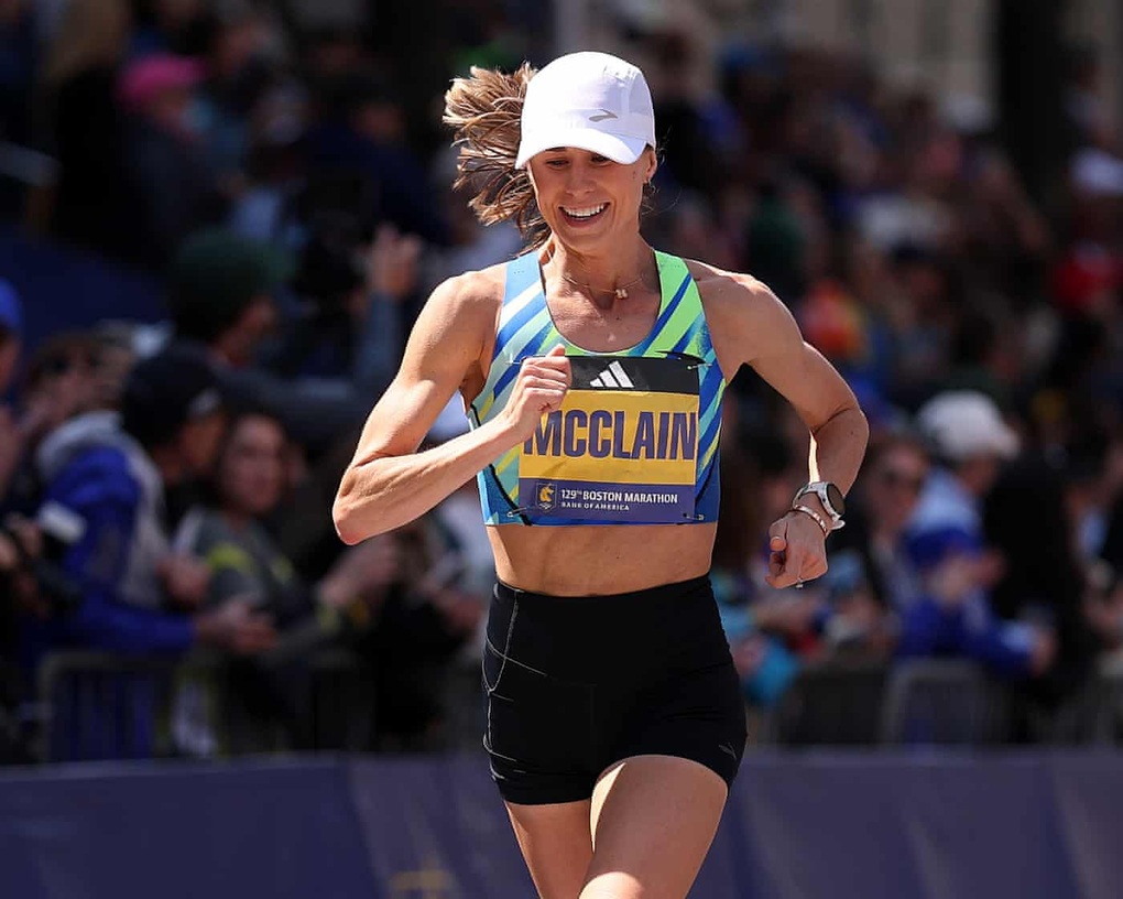 Chạy theo xe dẫn đường, VĐV điền kinh mất chức vô địch - 1