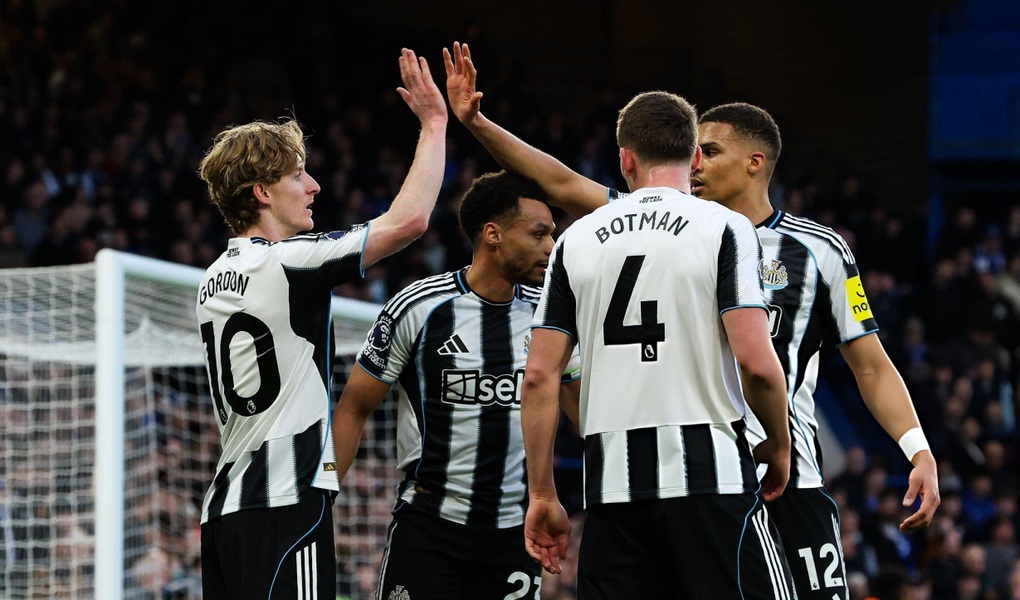 Chelsea thua Newcastle ngay tại Stamford Bridge, Man Utd vơi áp lực - 1