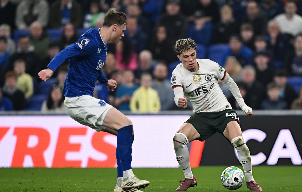 Chelsea thua sốc Everton, Man Utd nắm lợi thế lớn - 1