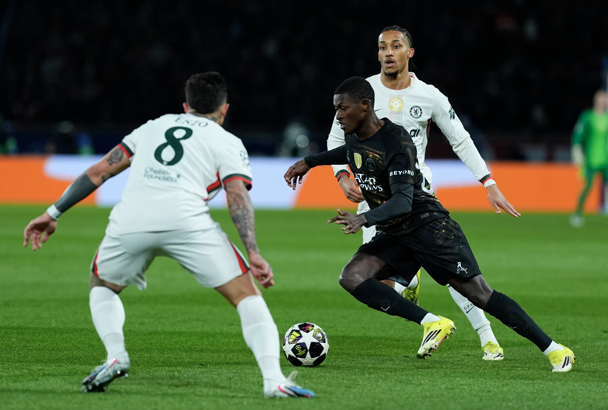 Chelsea thua thảm trên đất Pháp, PSG mơ vé tứ kết Champions League - Ảnh 1.