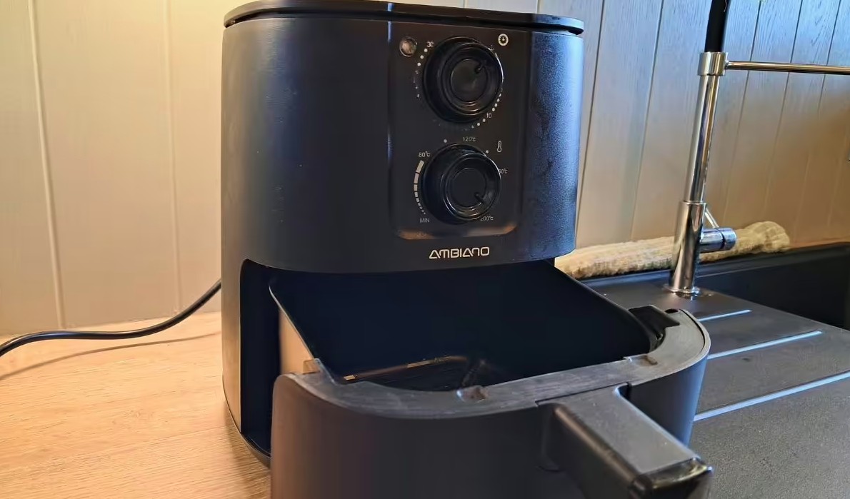 Nồi chiên không dầu sạch như mới khi được vệ sinh bằng cách này: Chỉ mất 5 phút, không cần chà xát- Ảnh 1. Nồi chiên không dầu sạch như mới khi được vệ sinh bằng cách này: Chỉ mất 5 phút, không cần chà xát- Ảnh 1.