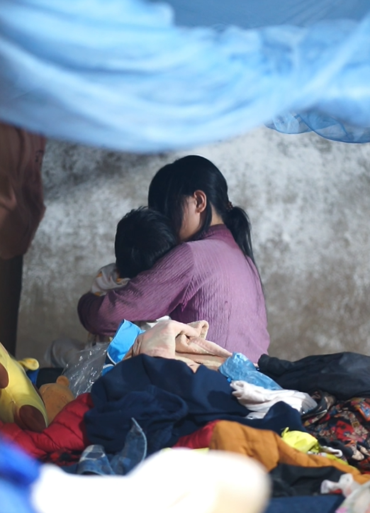 Chạnh lòng trước hành trình của bé gái 16 tuổi đi làm thuê nuôi 3 em ở Lâm Đồng: Chỉ ước có một nghề bình thường đủ nuôi sống bản thân và các em- Ảnh 2. Chạnh lòng trước hành trình của bé gái 16 tuổi đi làm thuê nuôi 3 em ở Lâm Đồng: Chỉ ước có một nghề bình thường đủ nuôi sống bản thân và các em- Ảnh 2.