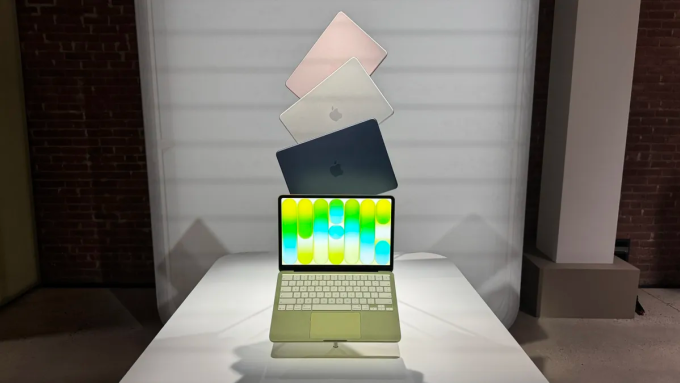 MacBook Neo được trưng bày tại sự kiện ra mắt của Apple ở California (Mỹ). Ảnh: Toms Hardware
