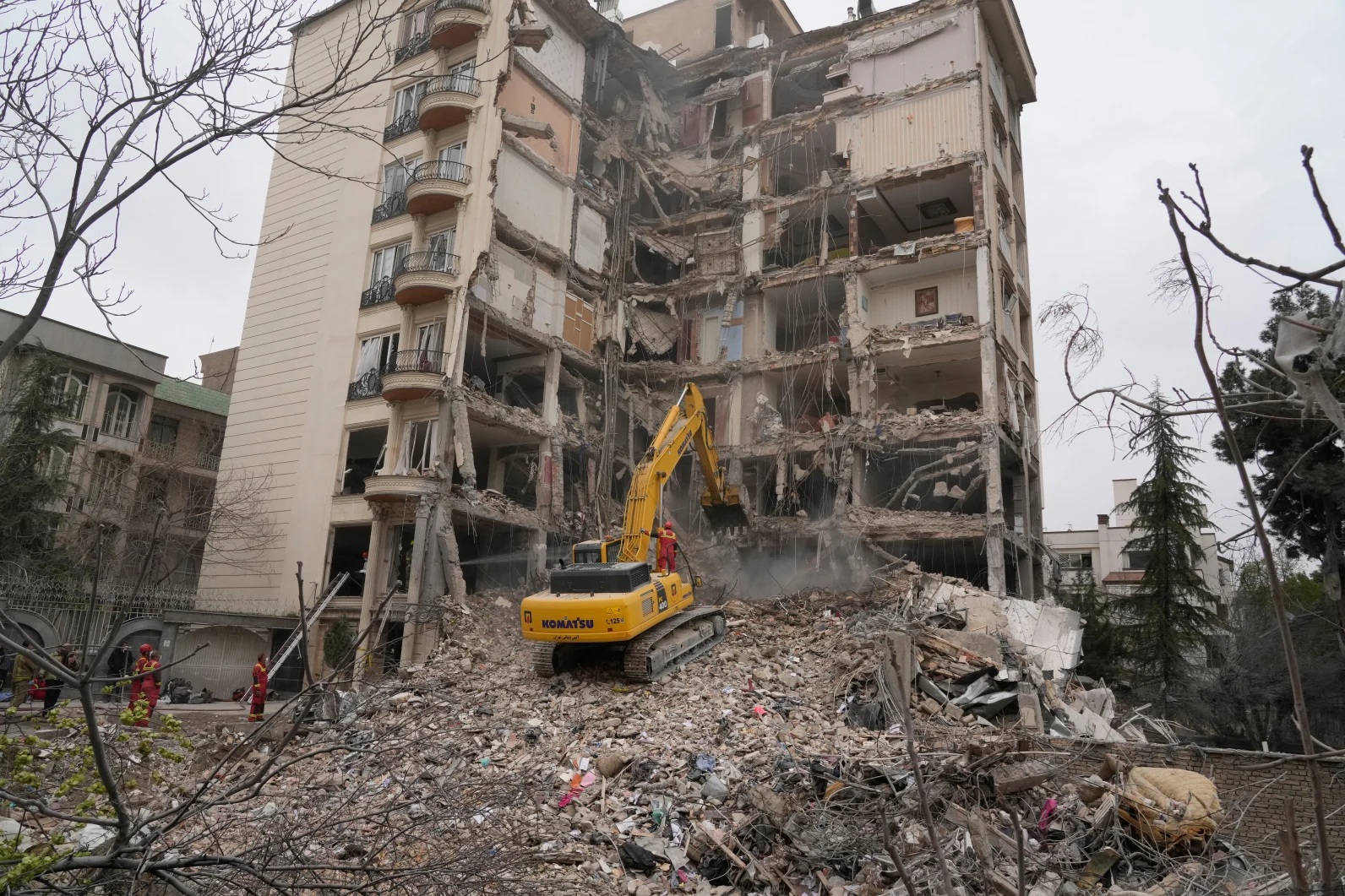 Chiến sự Trung Đông ngày 27-3: Israel đánh bom nhà máy tên lửa - thủy lôi, Iran huy động 1 triệu quân - Ảnh 1.