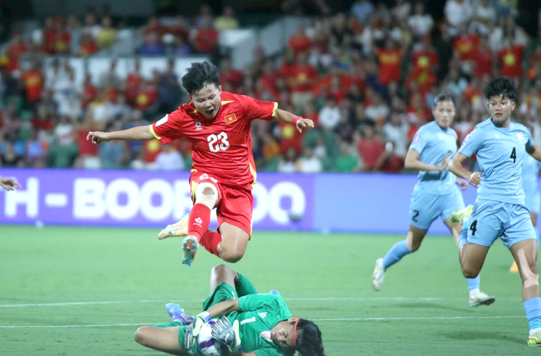 Chiến thắng quá cảm xúc của những cô gái kim cương- Ảnh 1.