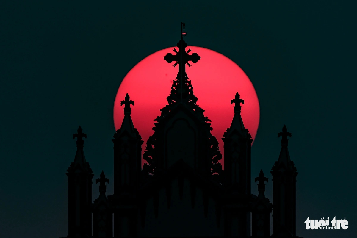 Chiều tối mai 3-3, người dân Việt Nam có thể ngắm 'trăng máu' - Ảnh 1.