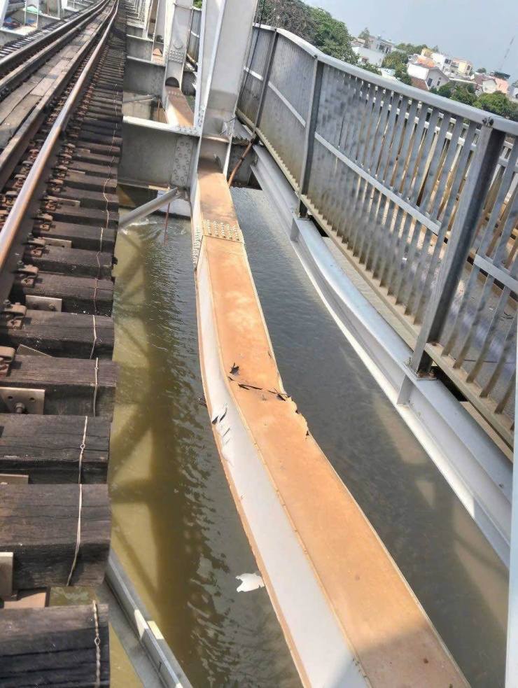 Chốt phương án sửa chữa cầu Ghềnh sau sự cố sà lan tông - Ảnh 3. Chốt phương án sửa chữa cầu Ghềnh sau sự cố sà lan tông - Ảnh 3.