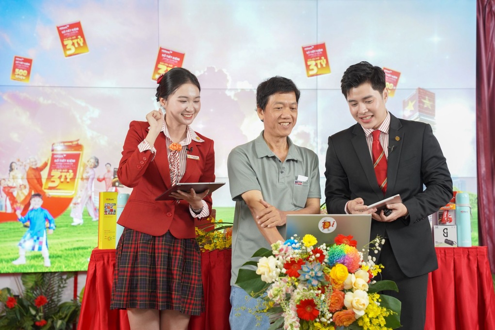 Chủ nhân may mắn của “Tiết kiệm tỷ phú” tại HDBank đã lộ diện - 3