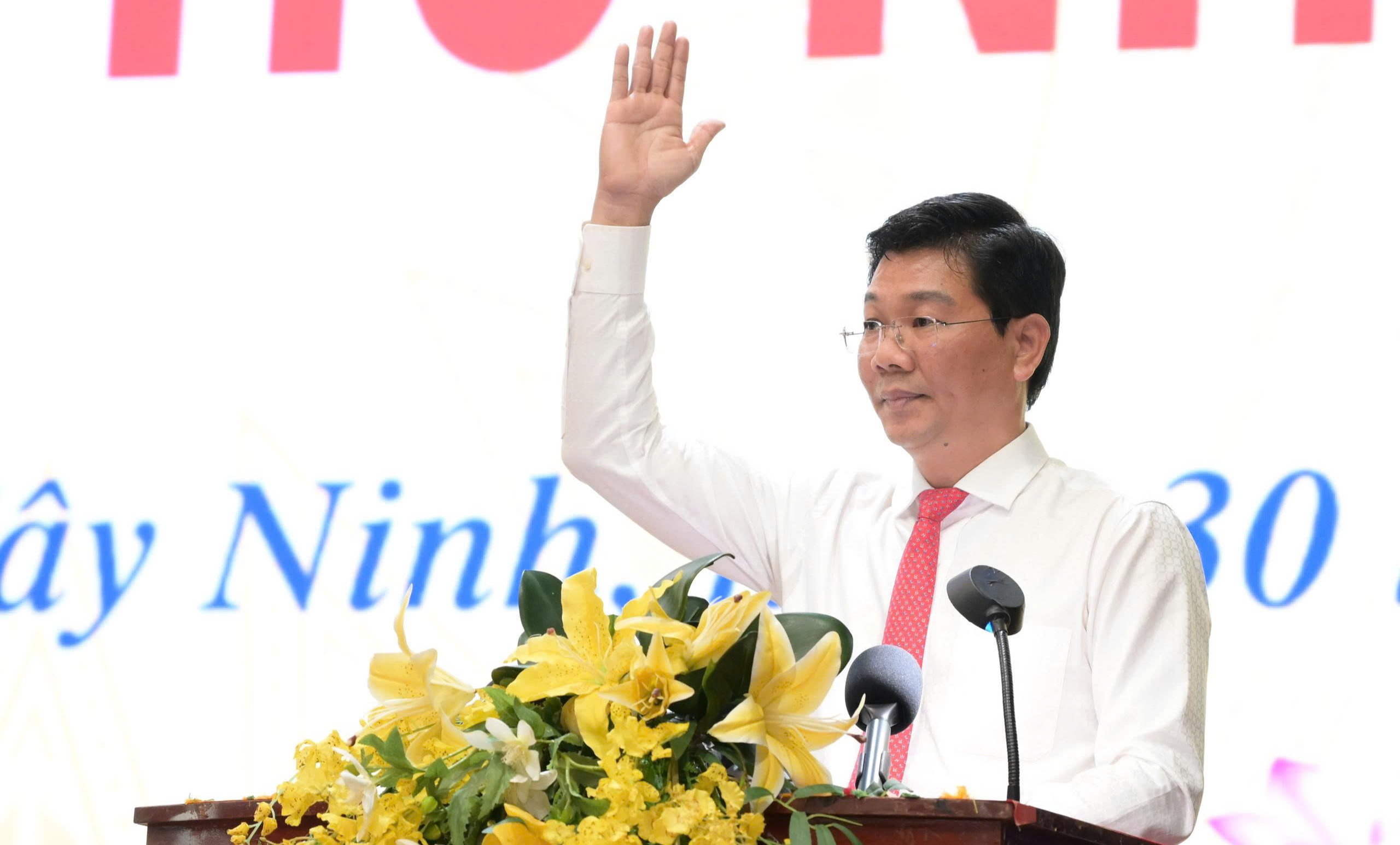 Chủ tịch HĐND và Chủ tịch UBND tỉnh Tây Ninh tái đắc cử nhiệm kỳ 2026 - 2031 - Ảnh 3. Chủ tịch HĐND và Chủ tịch UBND tỉnh Tây Ninh tái đắc cử nhiệm kỳ 2026 - 2031 - Ảnh 3.
