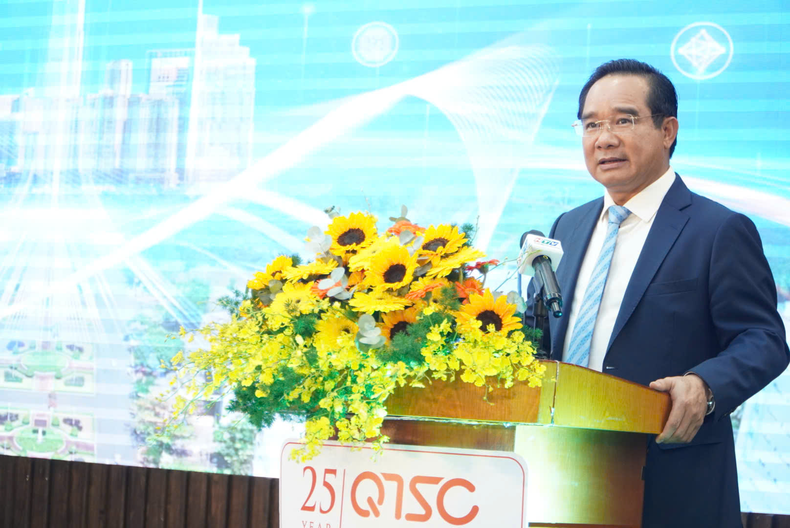 Chủ tịch UBND TPHCM nêu 3 đơn đặt hàng lớn với Công viên phần mềm Quang Trung 1 Chủ tịch UBND TPHCM giao 3