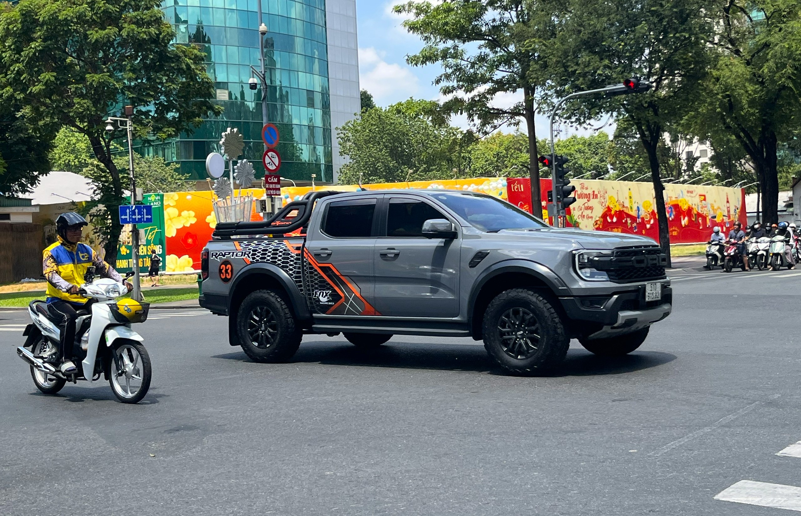 Chủ xe bán tải ồ ạt bán ‘cắt lỗ’, nhiều chiếc chỉ chạy vài trăm km - Ảnh 1.