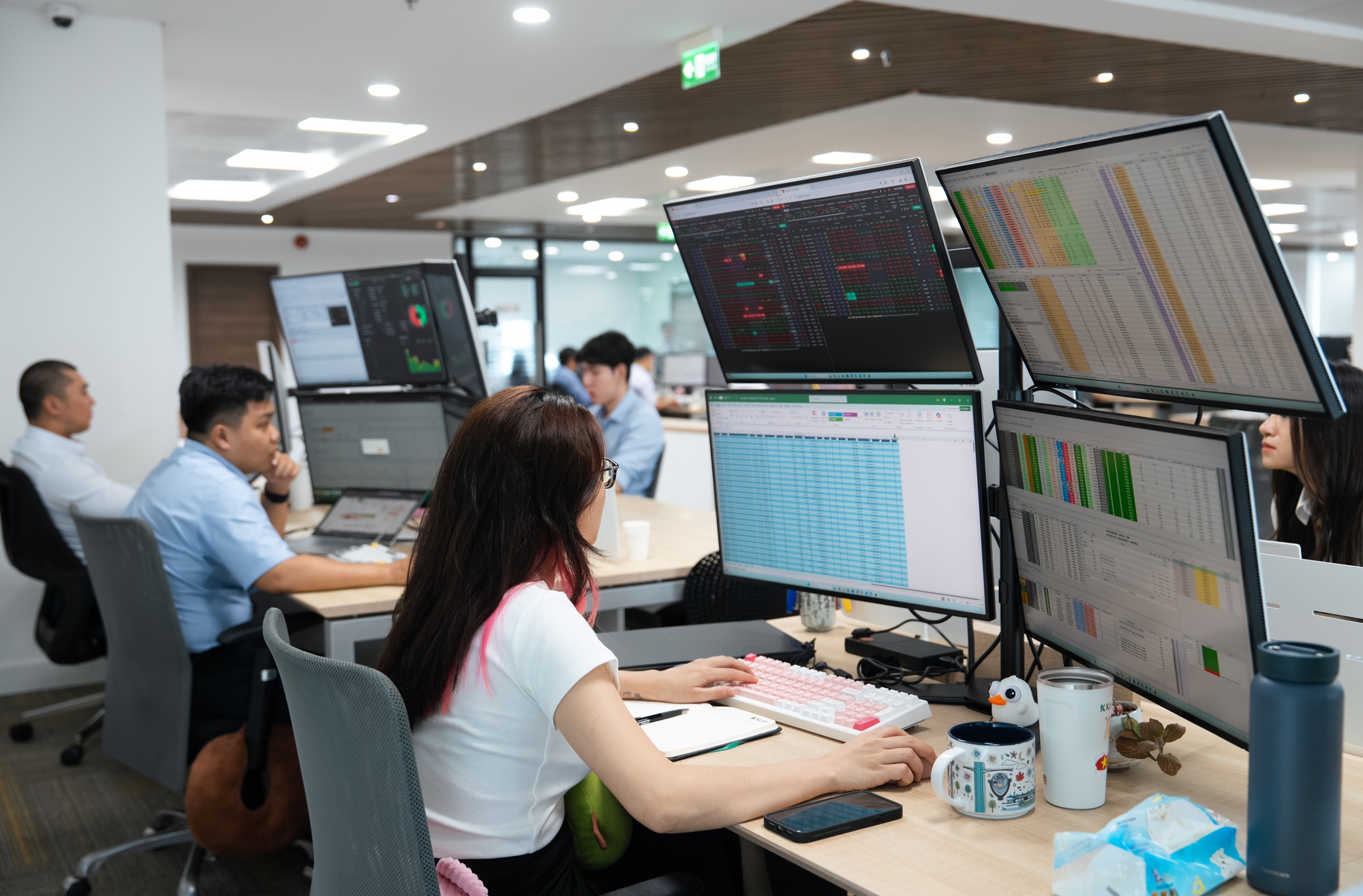 Chứng khoán 4-3: Sẽ xuất hiện nhịp hồi kỹ thuật sau 2 phiên giảm mạnh? 1 chứng khoán - Ảnh 1.