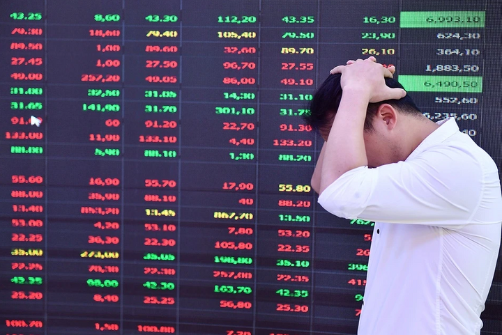 Chứng khoán dự báo tiếp tục giảm do chiến sự Trung Đông, nhà đầu tư nên làm gì?- Ảnh 1.