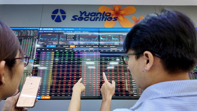 Chứng khoán tiếp tục rung lắc - Ảnh 1.