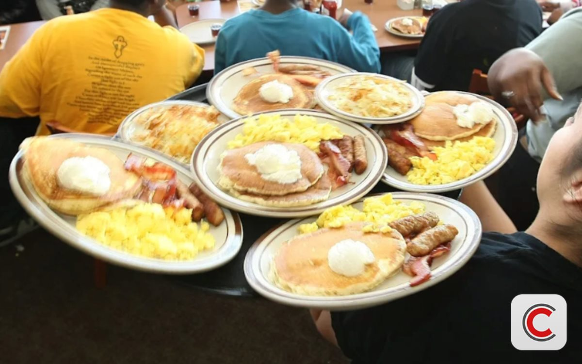 Chuỗi nhà hàng ăn sáng nổi tiếng đóng 150 cơ sở, bán mình với giá 620 triệu USD vì quá khó khăn- Ảnh 1.