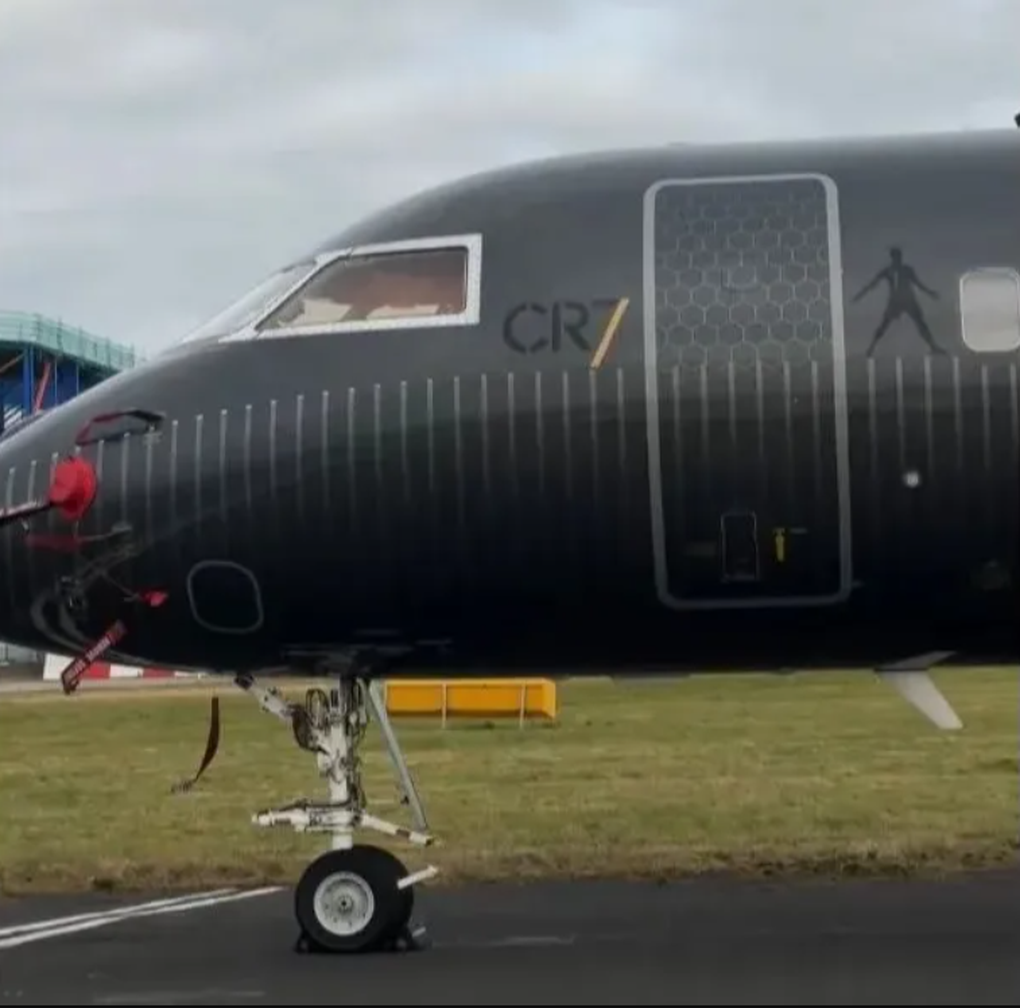 Chuyên cơ của C.Ronaldo rời Saudi Arabia giữa xung đột ở Trung Đông - 1