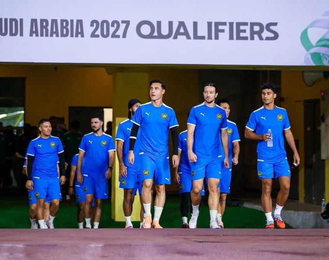 Các cầu thủ Malaysia tập luyện tại sân Bukit Jalil ở Kuala Lumpur vào ngày 17/11/2025, một ngày trước trận thắng Nepal 1-0 ở lượt năm bảng F vòng loại cuối Asian Cup 2027. Ảnh: MalaysiaNT