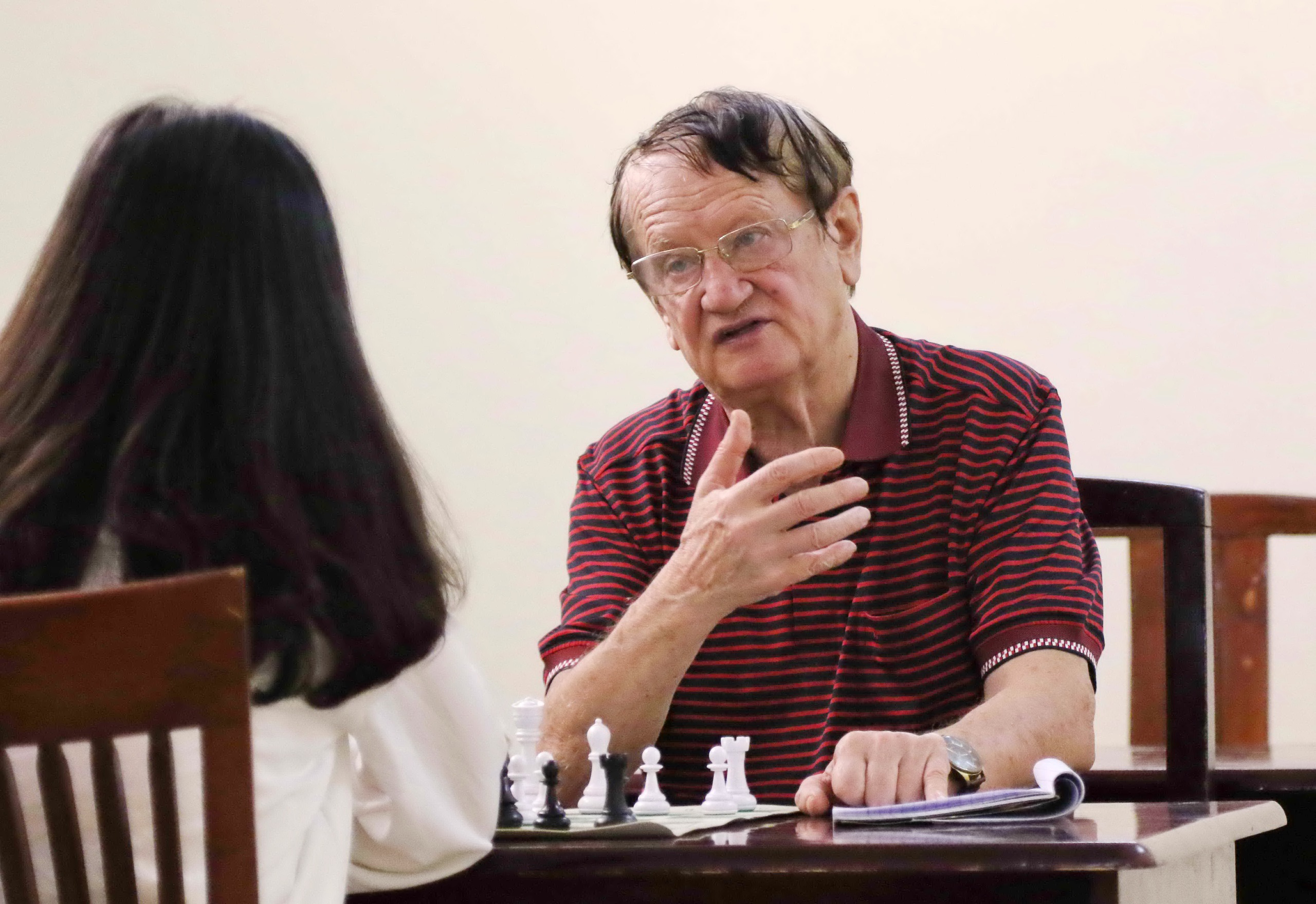 Chuyên gia cờ quốc tế: Các thiên tài cờ Việt Nam chơi bằng tư duy chứ không phải 'thuộc máy tính' - Ảnh 1.