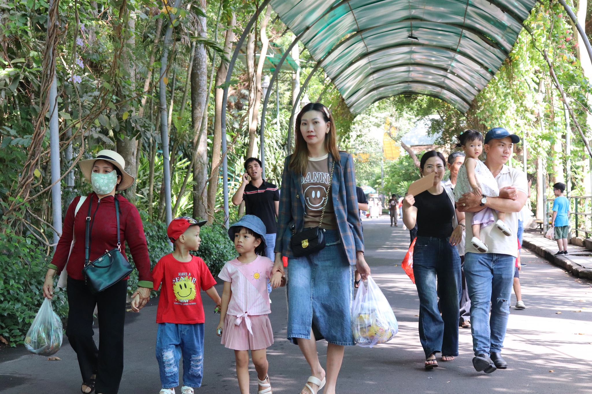 Chuyên gia nói gì trước tranh luận có nên nghỉ 9 ngày dịp Giỗ tổ - 30.4?- Ảnh 1.