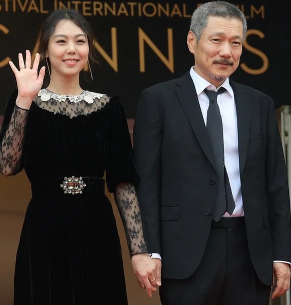 Chuyện tình gây tranh cãi của đạo diễn 66 tuổi và “nàng thơ” kém 22 tuổi - 2