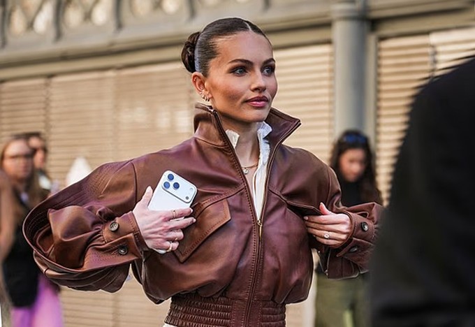 Thylane Blondeau đến Tuần lễ thời trang Paris hôm thứ Hai. Ảnh: Backgrid