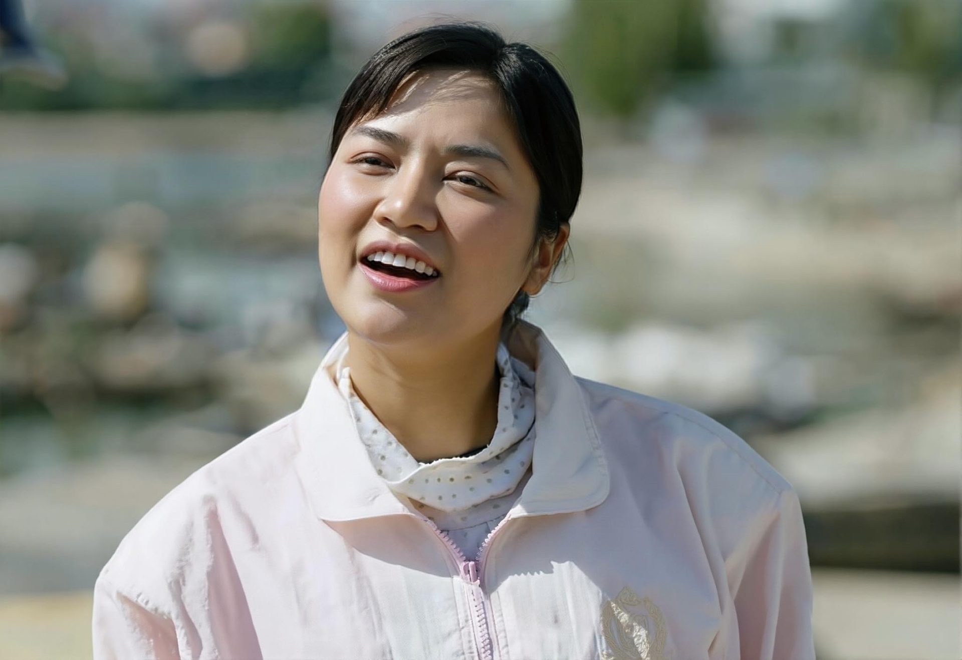 “Cô gái làng chài” Anh Đào: Đời thường xinh đẹp, đi dép mẹ chồng đóng phim - 1