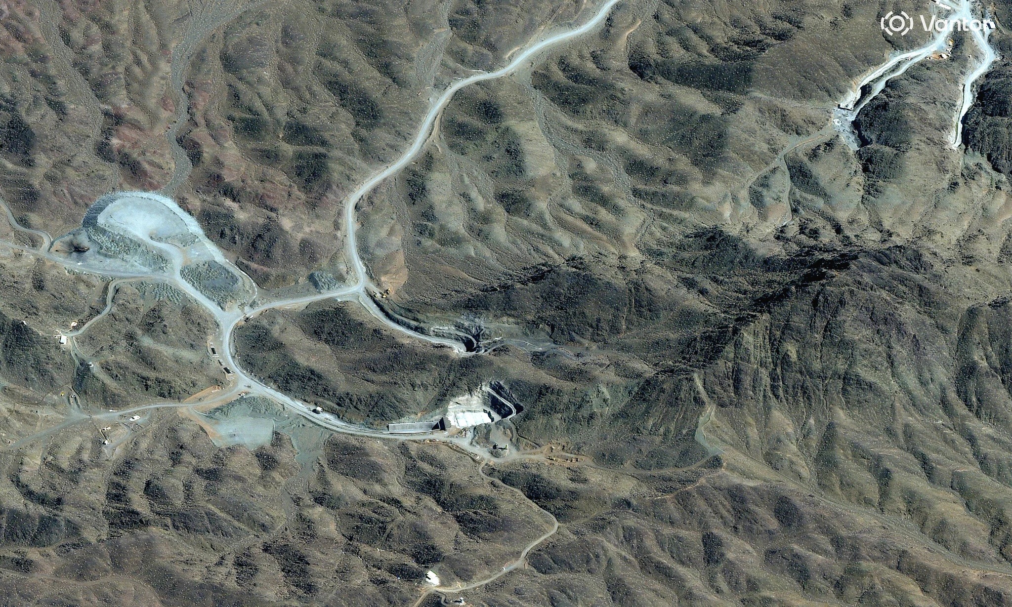 Cơ sở hạt nhân Natanz trúng đòn, Iran "phủ" tên lửa lên vùng Vịnh 1 Chiến sự Trung Đông ngày 21-3: Cơ sở hạt nhân Natanz trúng đòn, Iran đe dọa các khu du lịch - Ảnh 1.