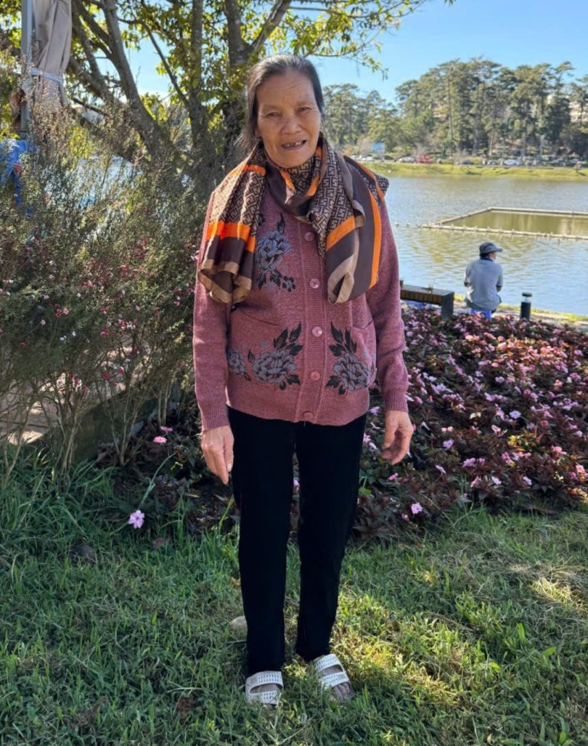 Con trai dán thông báo lên xe máy đi khắp nơi tìm người mẹ mất tích đã mấy tháng 2 mất tích - Ảnh 2.