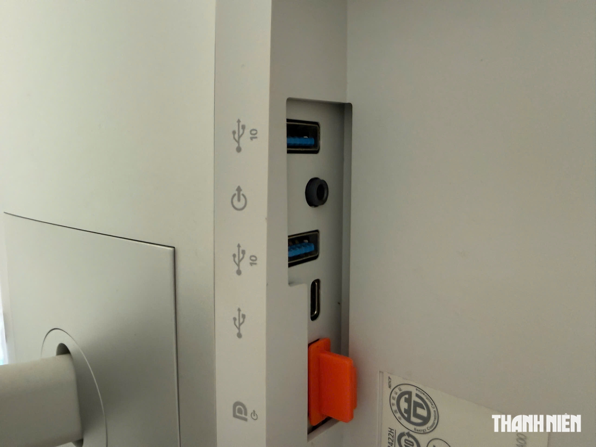 Cổng USB trên màn hình có thể làm được nhiều hơn chúng ta nghĩ 1 Cổng USB trên màn hình có thể làm được nhiều hơn chúng ta nghĩ - Ảnh 1.