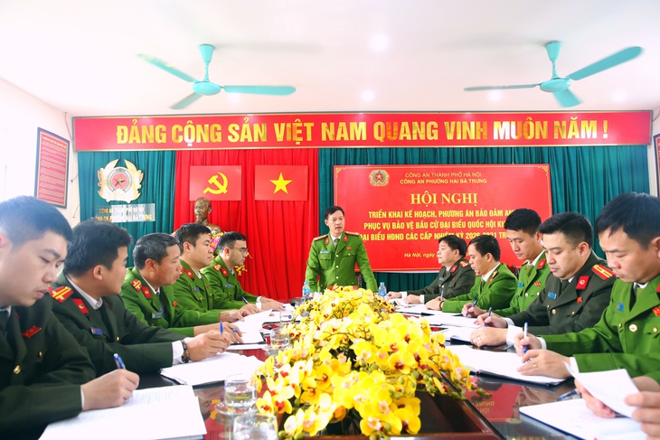 Công an Hà Nội triển khai đồng bộ các phương án, sẵn sàng bảo vệ an ninh trật tự bầu cử - Ảnh 1.