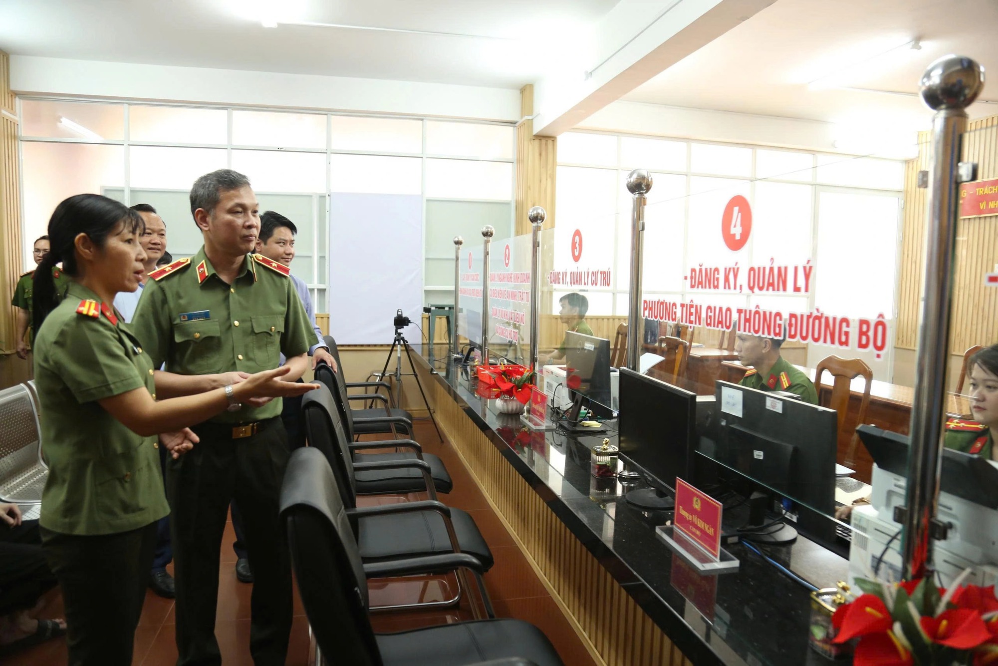 Công an TP.HCM giữ vững mục tiêu kiềm chế, kéo giảm tội phạm - Ảnh 1.