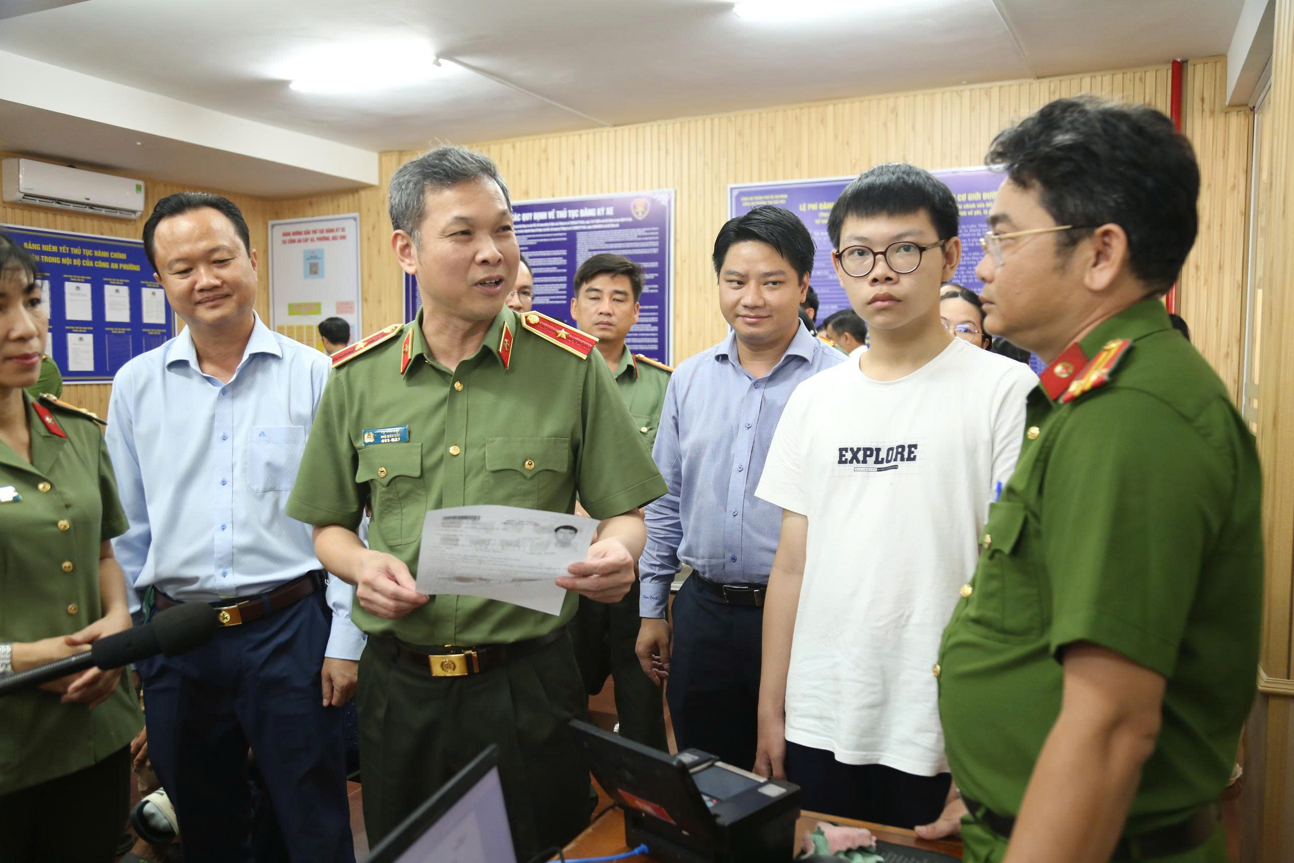 Công an TP.HCM dùng dữ liệu dân cư để lập danh sách cử tri chính xác- Ảnh 1.