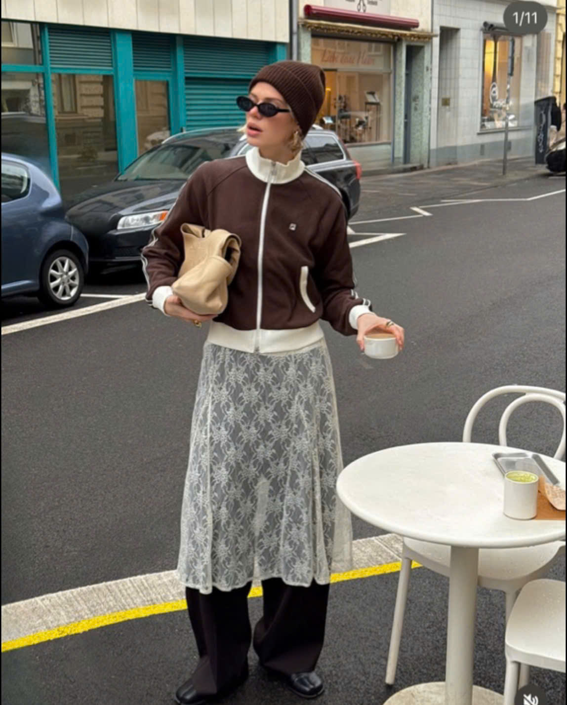 Áo khoác thể thao mix cùng đồ “bánh bèo”: Công thức bao lạ bao đẹp, chẳng trách phủ sóng mạnh toàn cầu!- Ảnh 2. Áo khoác thể thao mix cùng đồ “bánh bèo”: Công thức bao lạ bao đẹp, chẳng trách phủ sóng mạnh toàn cầu!- Ảnh 2.