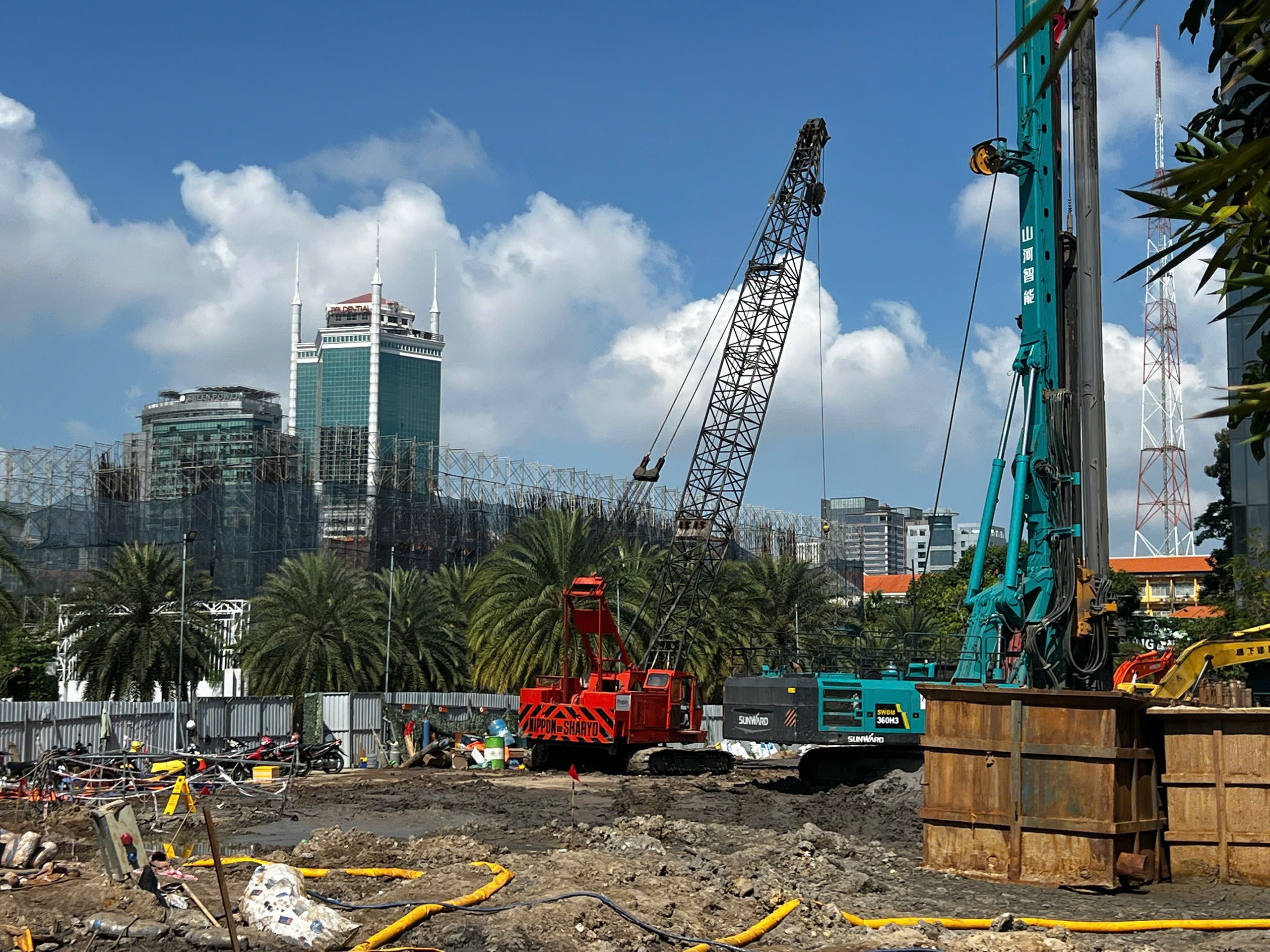 Công trình số 2 Tôn Đức Thắng, TP.HCM gây tiếng ồn cả ngày lẫn đêm - Ảnh 1.