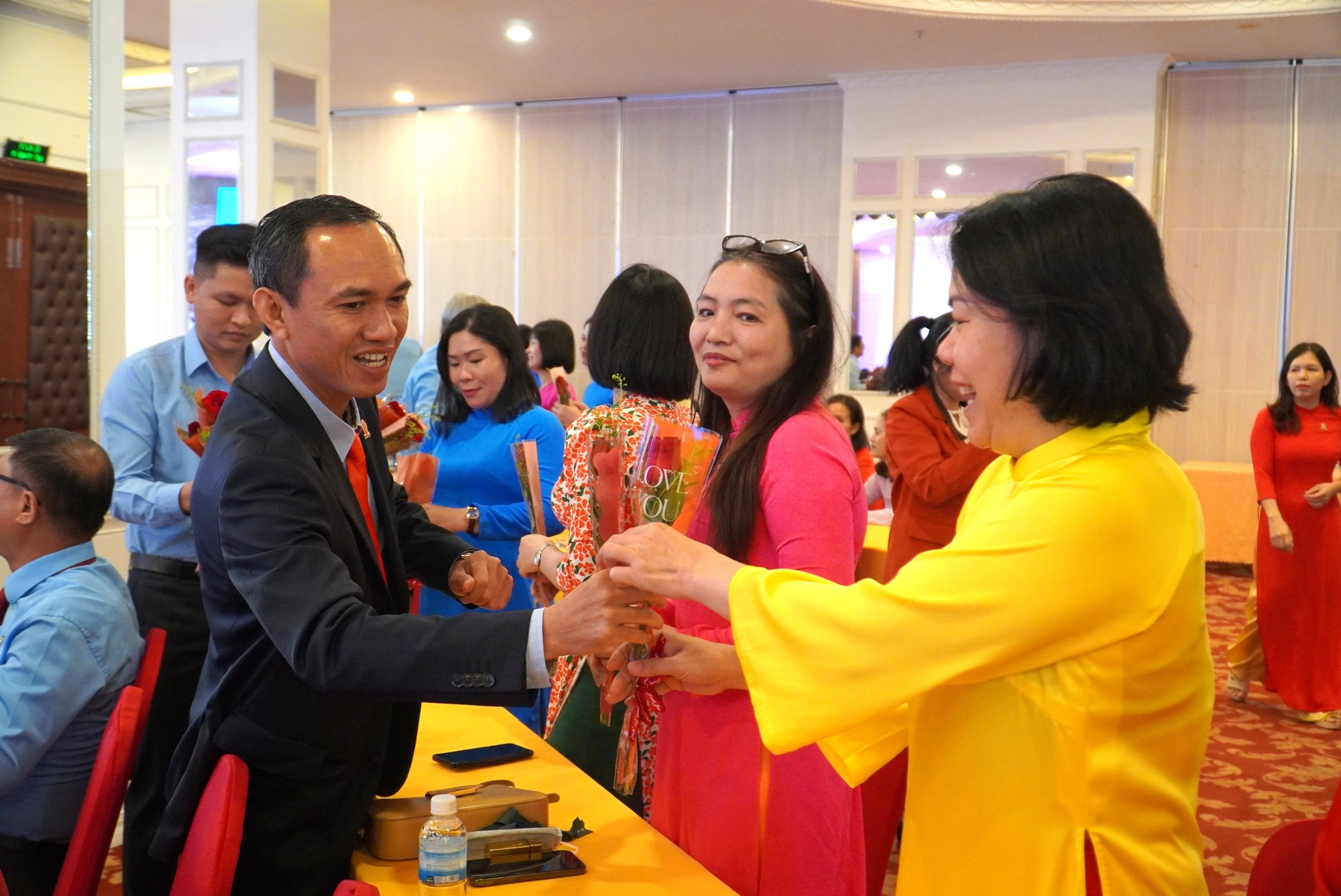 Công ty Yến Sào Khánh Hòa tôn vinh nữ lao động  - Ảnh 4.