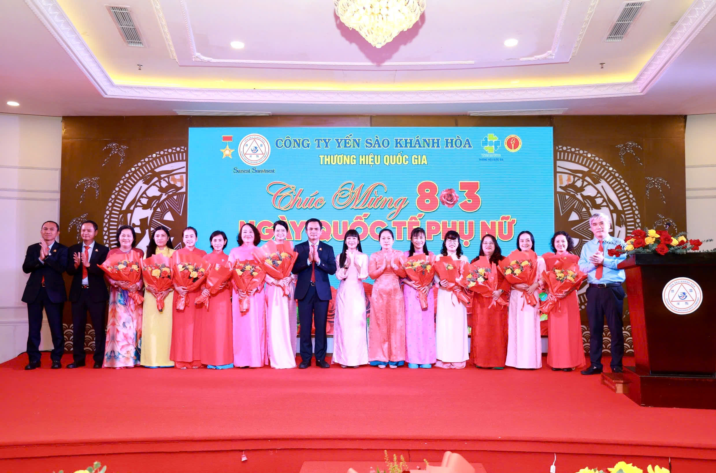 Công ty Yến Sào Khánh Hòa tôn vinh nữ lao động  - Ảnh 1.