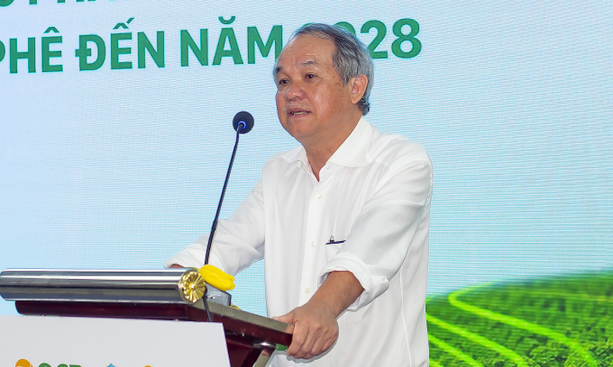 Ông Đoàn Nguyên Đức - Chủ tịch HĐQT Hoàng Anh Gia Lai chia sẻ kế hoạch phát triển 20.000 ha cà phê tại hội nghị ở TP HCM sáng 16/3. Ảnh: Linh Đan