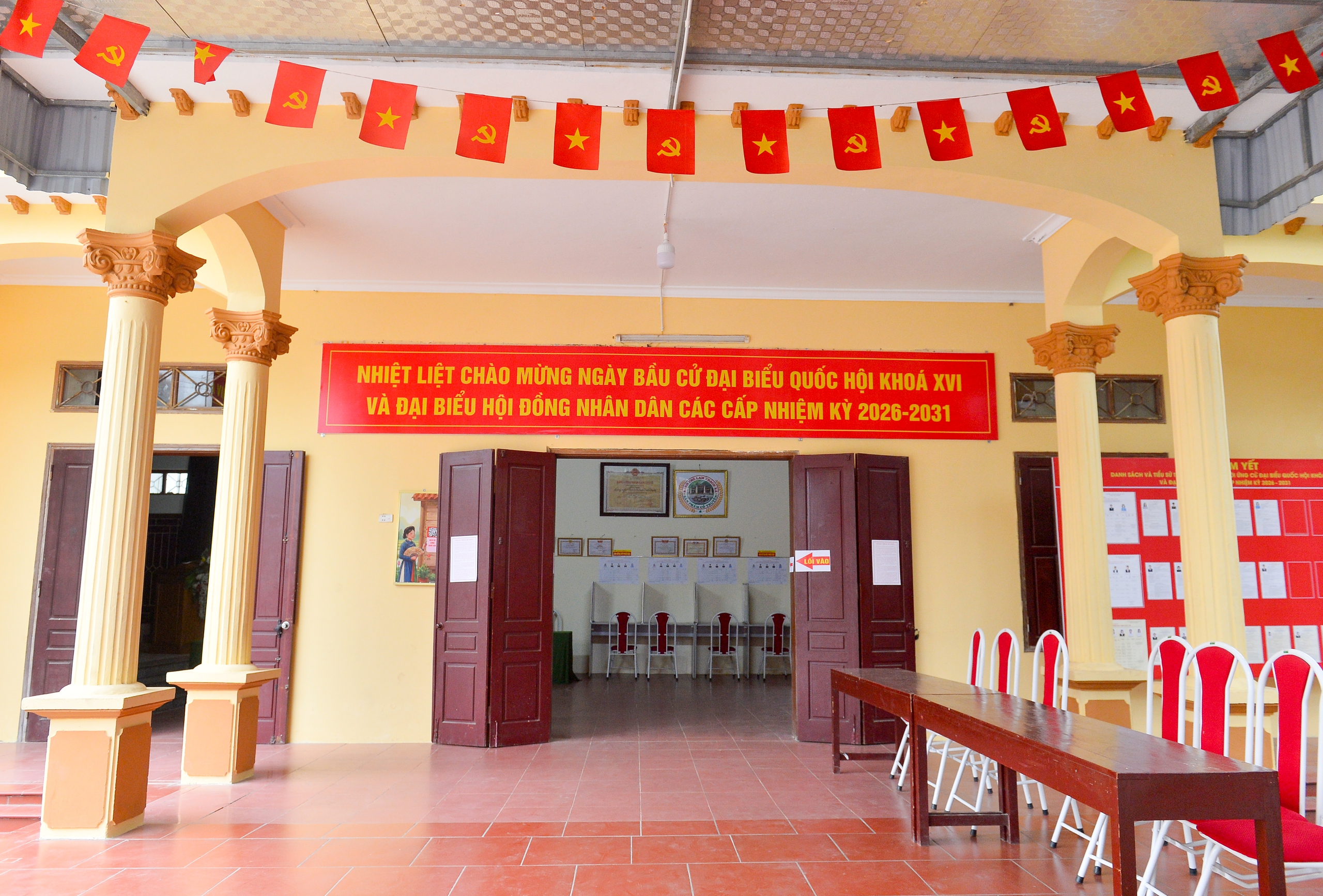 Cử tri 104 tuổi ở Hà Nội quyết chống gậy đi bỏ phiếu ngày bầu cử- Ảnh 1.