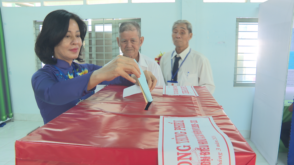 Cử tri Cần Thơ, Vĩnh Long, An Giang và Tây Ninh phấn khởi đi bỏ phiếu 38 CLIP: Rộn ràng ngày bầu cử tại Cần Thơ, Vĩnh Long, An Giang, Tây Ninh - Ảnh 40.