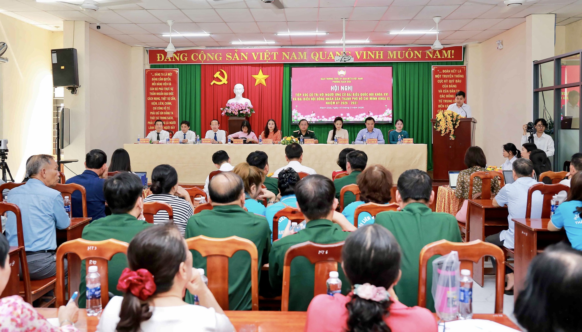 Cử tri quan tâm định hướng đầu tư của Petrovietnam tại TPHCM - Ảnh 1.