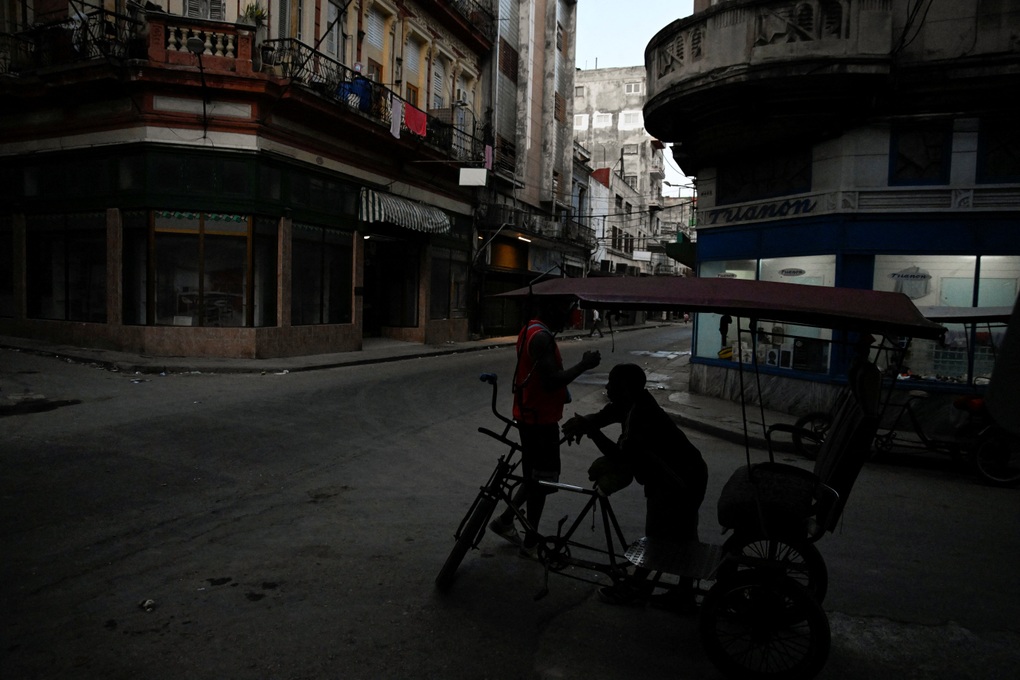 Cuba kích hoạt cơ chế khẩn cấp khôi phục sự cố mất điện toàn quốc - 1