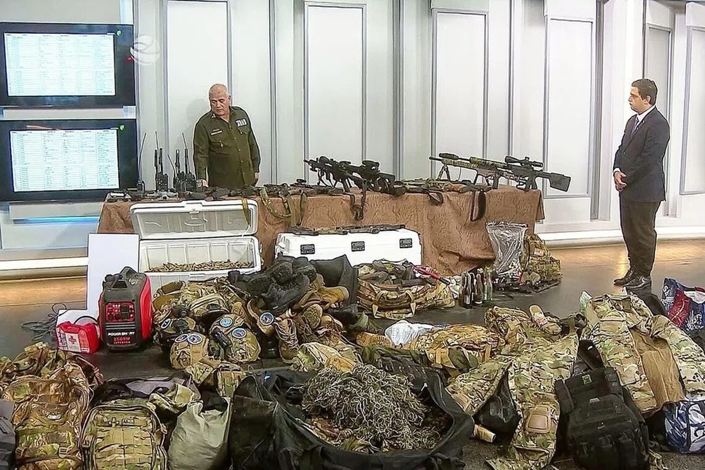 Cuba tìm thấy 13.000 viên đạn, vũ khí trên xuồng treo cờ Mỹ đi vào lãnh hải - 1