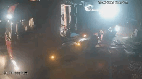 Cục CSGT cảnh báo nguy cơ tai nạn đường sắt- Ảnh 1.