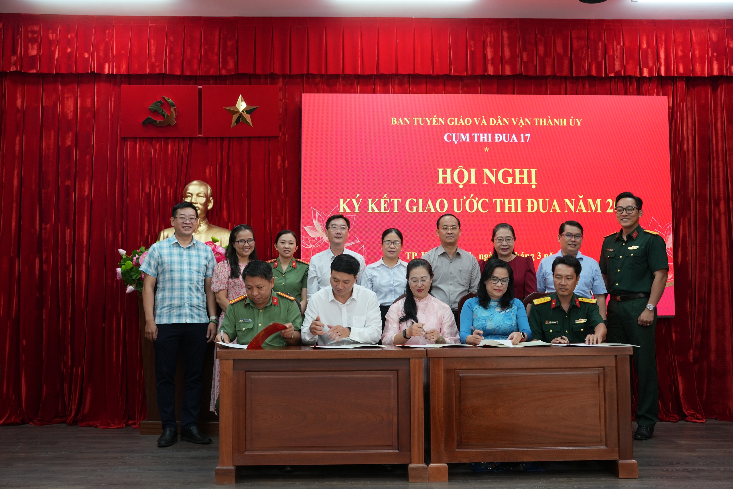 Cụm thi đua 17 - Ban Tuyên giáo và Dân vận Thành ủy TPHCM ký kết giao ước thi đua năm 2026 - Ảnh 1.