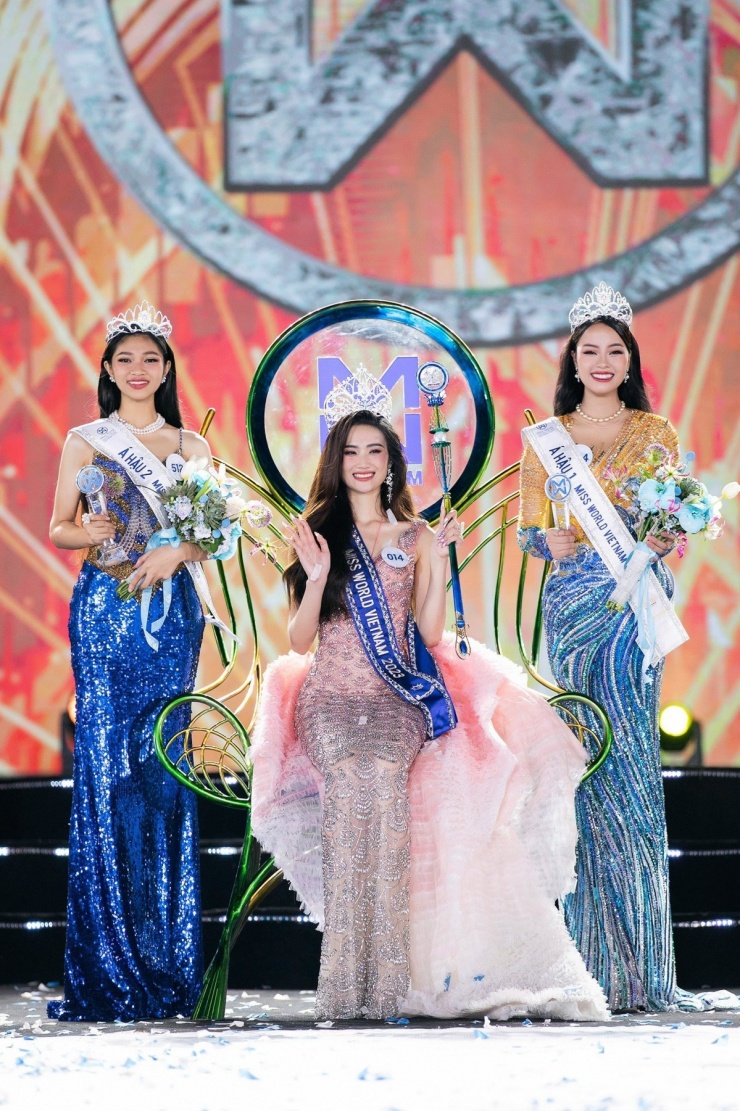 Top 3 Miss World Vietnam 2023 vào thời khắc đăng quang