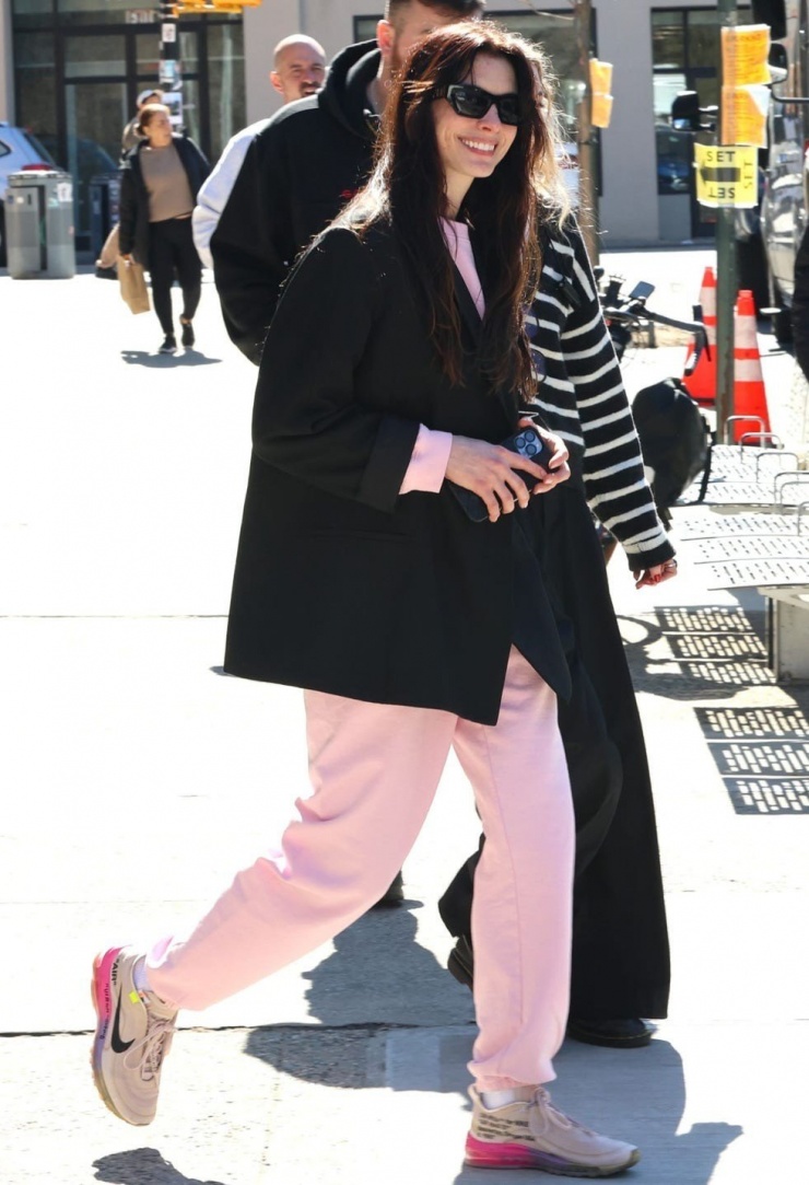 Cuối cùng cũng đến ngày phong cách ăn mặc "tiết kiệm năng lượng" lên ngôi - 1