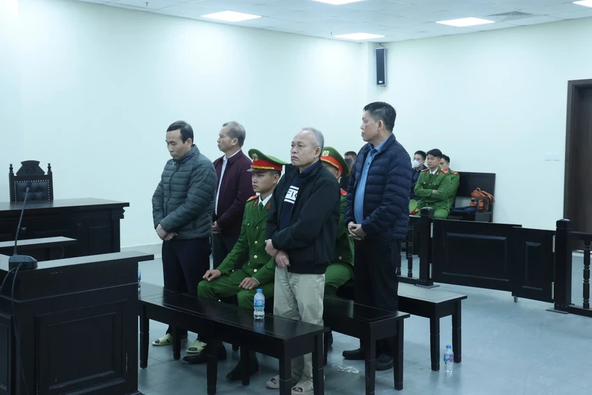 Các bị cáo tại phiên tòa sơ thẩm. Ảnh: Hoàng Huy nhận hối lộ đắc lắc.jpg