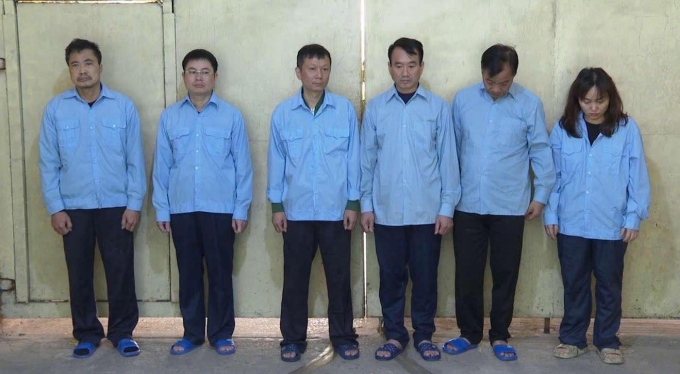 Từ trái qua, các bị cáo Sự, Quân, Diêm, Tùng, Nhã, Thủy tại cơ quan điều tra. Ảnh: Ngọc Bích