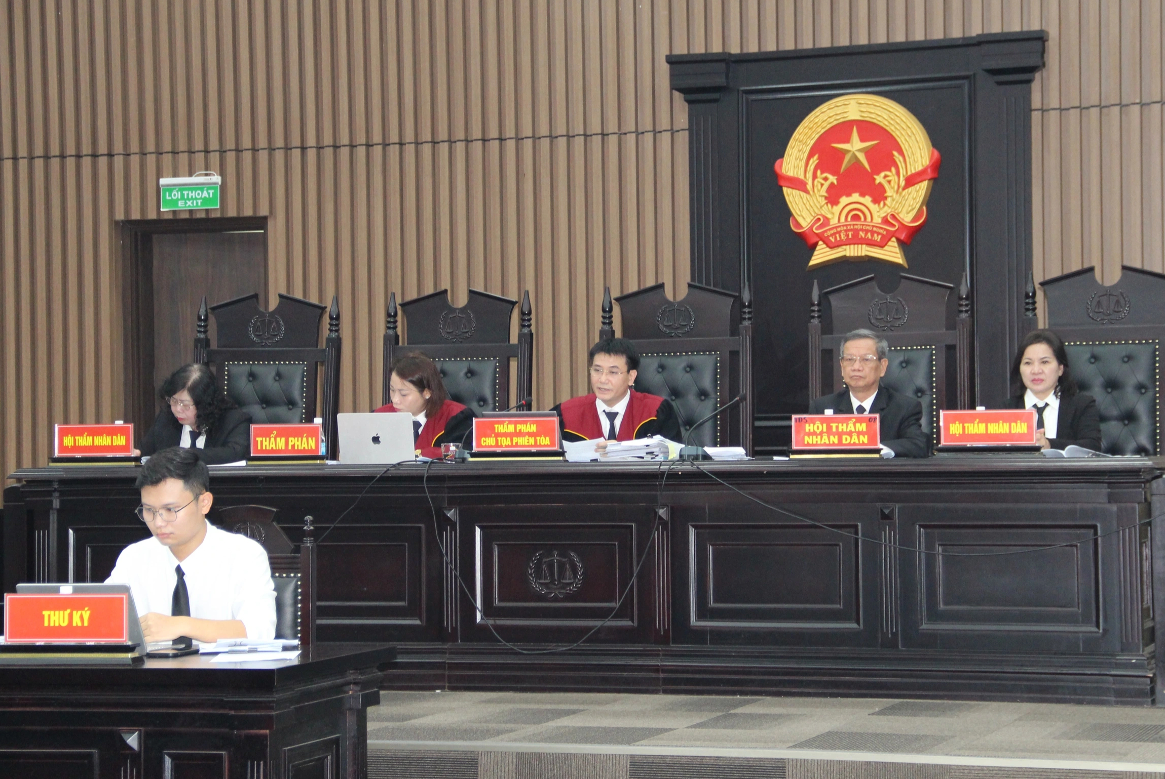 Cựu cục trưởng bị truy nã vì nhận hối lộ, gửi đơn từ Canada về Việt Nam - Ảnh 2.